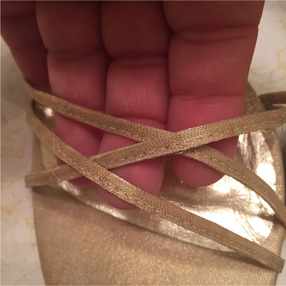 STUART WEITZMAN “Converge” ORO Gold Sparkle Lame Heels - Picture 9 of 14